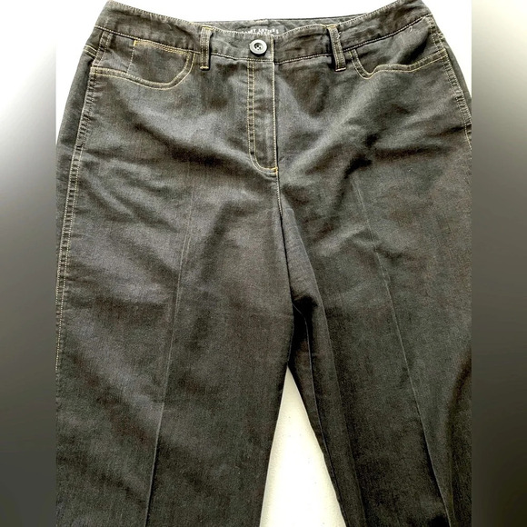 Larry Lavine 12 DARK blue stretch capris. Classic 5 pockets & 4 button accents. - Picture 5 of 8